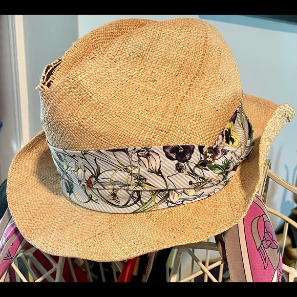 Gucci woven fedor hat. Size XL, small tear at the top of the hat. - Picture 2 of 4